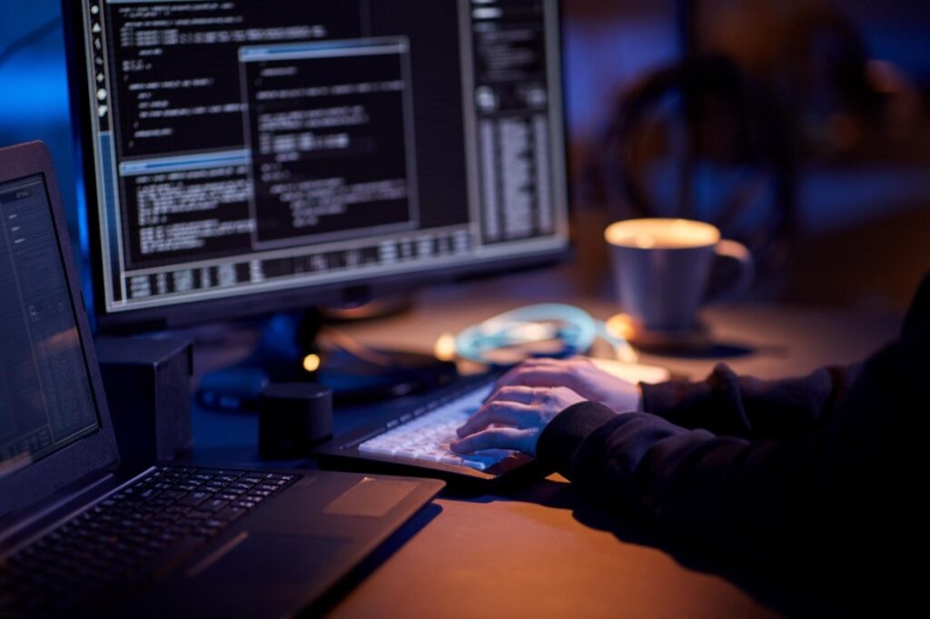 W dzisiejszych czasach, gdzie technologia informatyczna jest nieodłącznym elementem niemal każdej branży, rola programisty staje się coraz bardziej istotna