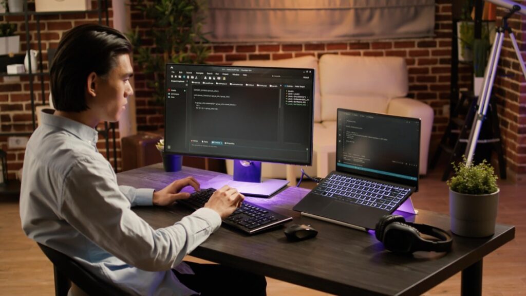 W dzisiejszych czasach, gdzie technologia informatyczna jest nieodłącznym elementem niemal każdej branży, rola programisty staje się coraz bardziej istotna